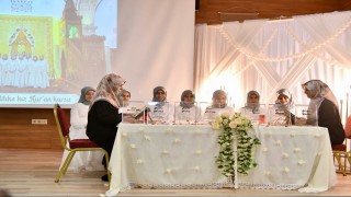 Vanda 1 yılda hafız olan 7 kız öğrenci için taç giydirme töreni düzenlendi