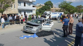 Van'da otomobil kamyonetle çarpıştı: 1 ölü, 4 yaralı