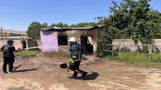 Vanın Tuşba ilçesinde odunluk yangını