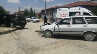 Yalvaçta iki otomobil çarpıştı: 2 yaralı