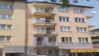 Yarı çıplak sokağa çıkan kadın daha sonra 3. kattan atladı