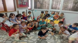 Yaz Kuran kursundaki öğrencilere serinleten ikram