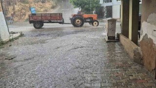 Yaz ortasında sağanak sürprizi: Tekirdağda yollar göle döndü