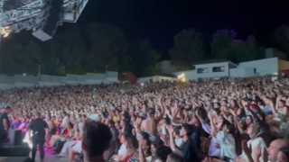 Yıldız Tilbeden sahnede şok eden doğum günü çıkışı...Biten bir ömrün neyini kutlayacağım
