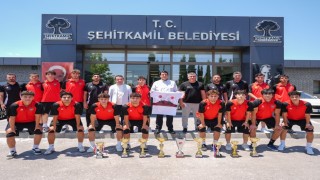 Yılmaz, şampiyonları ağırladı