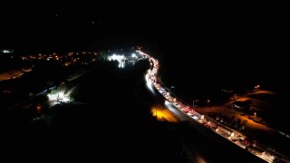 Yol çalışması ve trafik kazası birleşince Sakarya D-650 karayolunda trafik kilitledi
