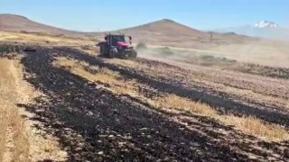 Yol çalışması yapan iş makinelerinin müdahalesi çıkan yangının büyümesini engelledi