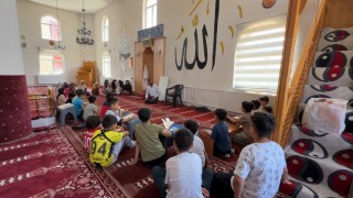 Yüksekovada çocuklar yaz Kuran kurslarında hem öğreniyor hem eğleniyor