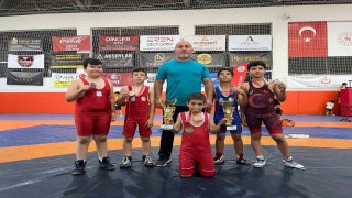 Yunusemrenin minik pehlivanları madalyaları topladı