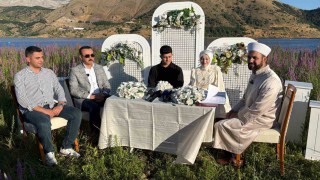 Yüzen adada evet dediler