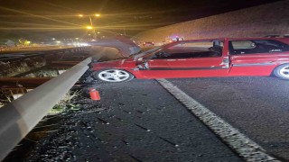 Zonguldakta otomobil bariyerlere çarptı: 1 yaralı