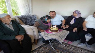 100 yaşına giren Atiye nineye, davullu zurnalı doğumgünü kutlaması