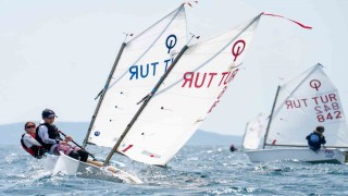 14. Tayk-Eker Olympos Regattada genç yelkenciler rüzgarla mücadele ediyor