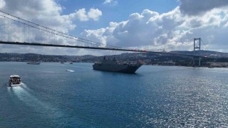 30 Ağustosta Deniz Kuvvetleri gemileri İstanbul Boğazından geçiş yaptı