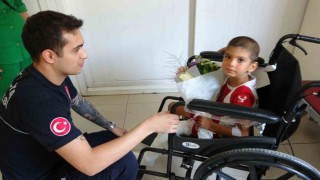 6 metrelik kuyuya düşen çocuk kendisini kurtaran kahramanıyla buluştu