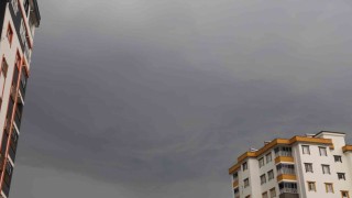 Adanada ceviz büyüklüğünde dolu yağışı
