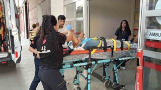 Adıyamanda motosiklet devrildi: 2 yaralı
