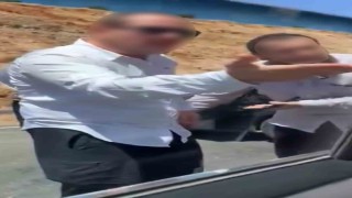 Adıyamanda trafikte kavga: Yolu trafiğe kapatıp saldırmaya çalıştılar