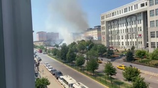 Adliye bahçesinde yangın çıktı