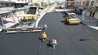 Adnan Menderes Caddesi sıcak asfaltla yenileniyor