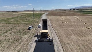 Ağrıda, köylerde yol ve altyapı çalışmaları sürüyor