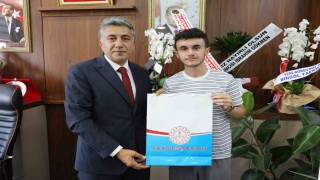 Ağrılı öğrenci Kuran-ı Kerimi Güzel Okuma Yarışmasında Türkiye ikincisi oldu