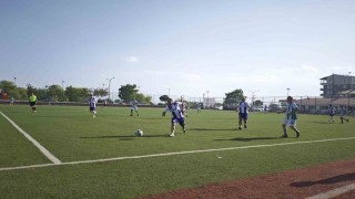 Ahlatta 40 yaş üstü şöhretler futbol turnuvası