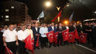 Ahlatta Malazgirt Zaferinin 955. yılı dolayısıyla fener alayı ve bayrak yürüyüşü yapıldı