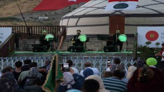 Ahlatta Mevlid Kandilinde Grup Dergah ilahi konseri ilgi gördü