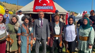 Ahlat’taki Tanıtım Çadırına Başkan Çenet’ten Ziyaret