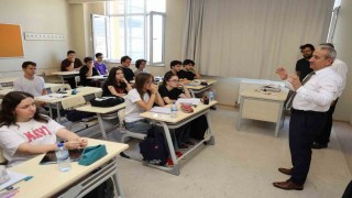 Akbaş DYK kurslarında öğrencilerle buluştu