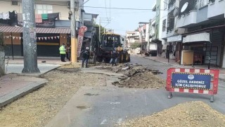Akdenizde yeni yollar açılıyor, sokak ve kaldırımlar yenileniyor