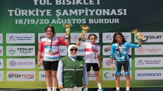 Akhisarlı bisikletçiler Türkiye Şampiyonasında kürsüyü doldurdu