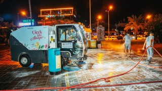 Alanya’nın Turistik İskele Bölgesi Gece Temizlendi