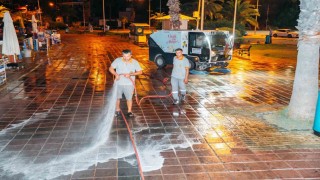 Alanya'nın vitrini gece mesaisinde baştan sona temizlendi