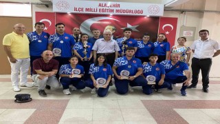 Alaşehirli şampiyonlar Avrupadan kupalarla döndü