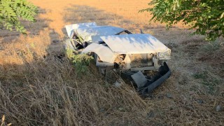 Alışveriş sonrası kaza yapan sürücünün Tofaşı hurdaya döndü