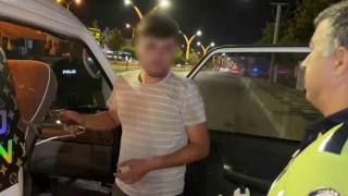 Alkollü ve ehliyetsiz sürücünün aracım arızalandı oyununu polis bozdu