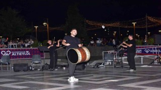 Altıeylülde müzik dolu gecede Trio sahne aldı