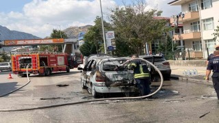 Amasyada seyir halindeki otomobil alev alev yandı