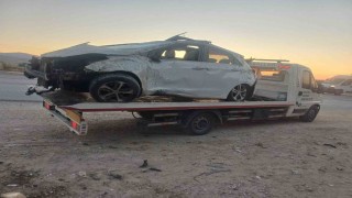 Ankarada kontrolünü kaybeden otomobil yoldan çıktı: 1 ölü, 1 yaralı