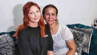 Anne  ve kızı 14 yıl arayla yakalandıkları meme kanserini yendi