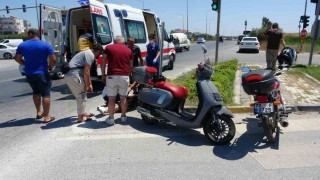 Antalyada devrilen motosikletli yaralandı