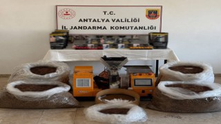 Antalya'da kaçak tütün operasyonunda 280 kilo kıyılmış tütün ele geçirildi