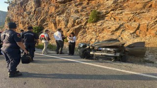 Antalya'da otomobil takla attı: 1 ölü, 2 yaralı