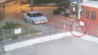 Antalya'da Park Halindeki Nostalji Tramvayını Hedef Aldılar