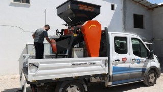 Antalya’da Üreticilere Yem Ezme Makinesi Desteği