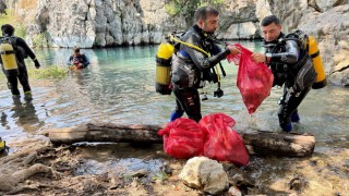 Antalyanın içme suyu kaynağından pet bardak, alkol şişeleri, poşetler çıkartıldı
