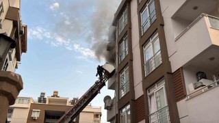 Apartman dairesi yangında kullanılamaz hale geldi
