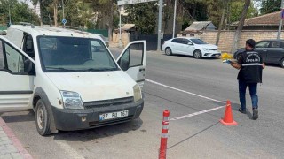 Araç içerisinde silahlı saldırıya uğrayan şahıs ağır yaralandı